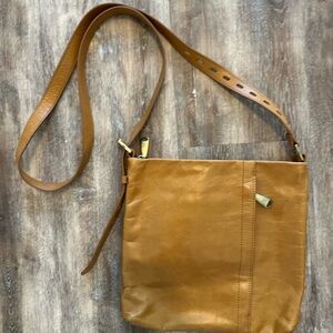 HOBO Torin‎ Leather Crossbody Purse Tan Caramel Multi Zipper